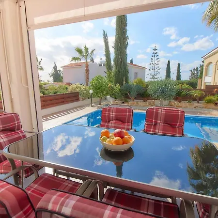 Cozy 3-bd Natalia, Walk To * Paphos