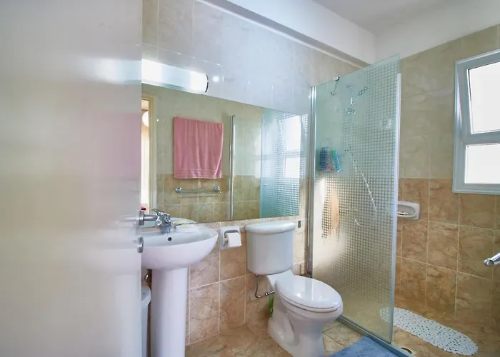 Cozy 3-bd Natalia, Walk To * Paphos