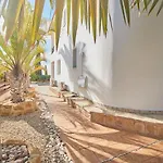 בית נופש Cozy 3-bd Natalia, Walk To פאפוס