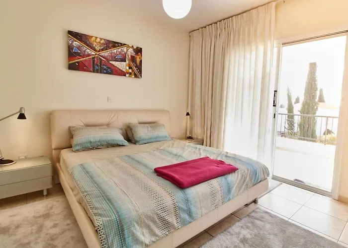 Cozy 3-bd Natalia, Walk To パ フォス