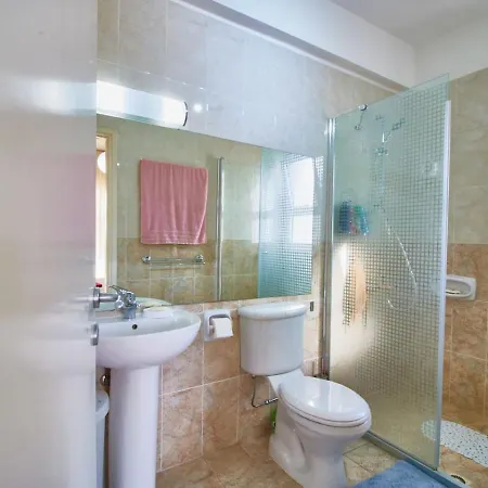 Cozy 3-bd Natalia, Walk To * Paphos